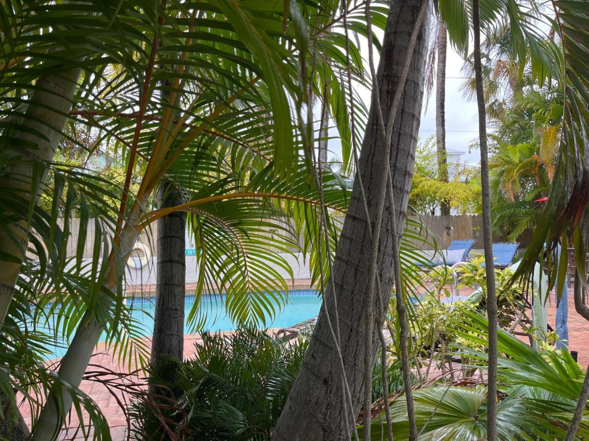 An Island Getaway At Palm Tree Villas هولمز بيتش المظهر الخارجي الصورة