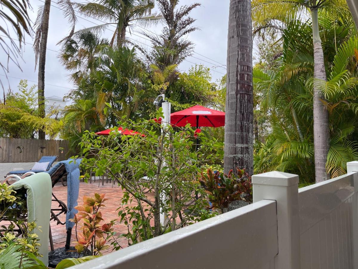 An Island Getaway At Palm Tree Villas هولمز بيتش المظهر الخارجي الصورة